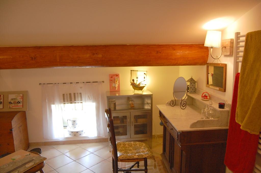 Maison D'Hotes Le Mas De Lila Vers Pont du Gard Pokoj fotografie